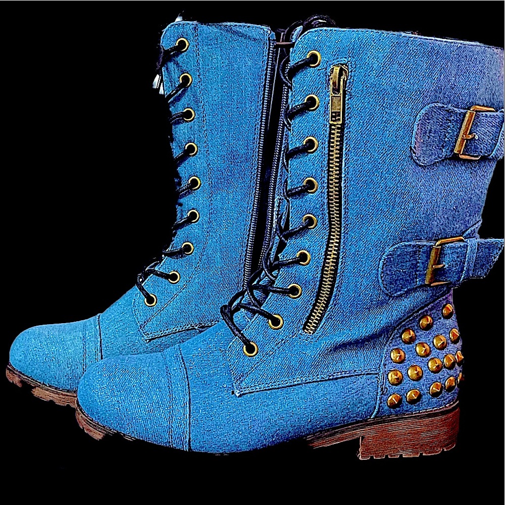 Shoe Dezigns boot with zip up sides